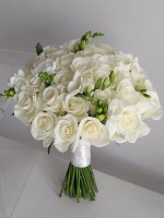 Весільний букет троянда та фрезія