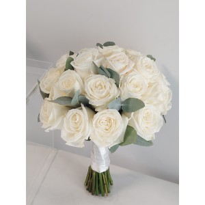Весільний букет з піоновидної троянди