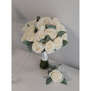 Весільний букет з піоновидної троянди